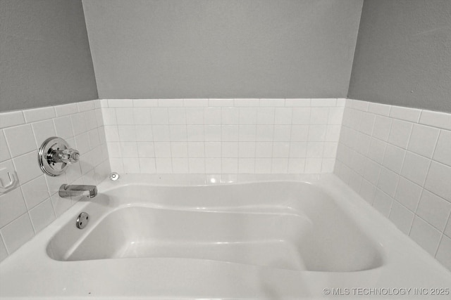 40 E Fairlane Pl, Sapulpa, OK 74066 - full bath with a garden tub