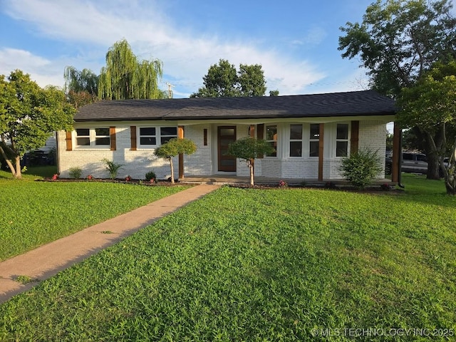 6706 E 28th Pl, Tulsa, OK 74129 - ranch-style home featuring brick siding and a front lawn