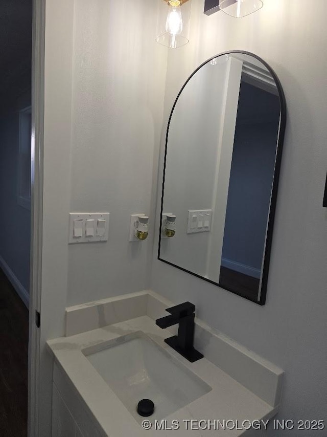 6706 E 28th Pl, Tulsa, OK 74129 - bathroom featuring vanity