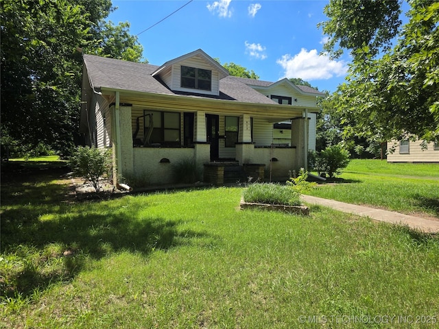 617 N 11th St, Pawnee, OK 74058 - bungalow featuring a front lawn, covered porch, and roof with shingles