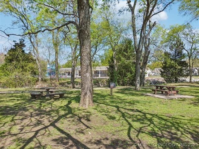 7058 E 52nd Pl, Tulsa, OK 74145 - view of home's community with a lawn