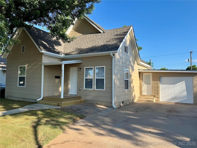 911 E Maple St, Cushing, OK 74023 - bungalow-style home with roof with shingles, driveway, an outbuilding, and a garage