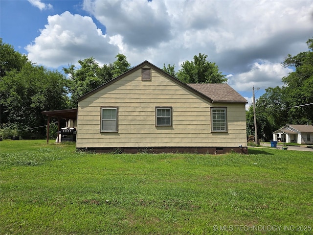 615 11th St, Pawnee, OK 74058 - view of side of property featuring a yard, a shingled roof, and crawl space