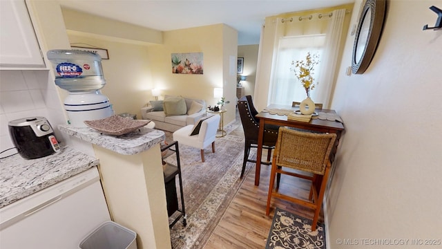 6663 S Victor Ave Unit Hj303, Tulsa, OK 74136 - living room featuring light wood finished floors