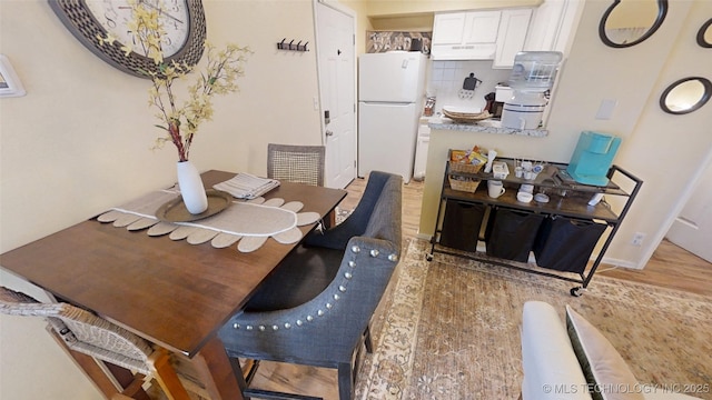 6663 S Victor Ave Unit Hj303, Tulsa, OK 74136 - dining space with light wood finished floors and baseboards