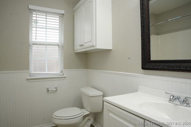 11906 S Nandina St, Jenks, OK 74037 - full bath featuring a wainscoted wall and vanity
