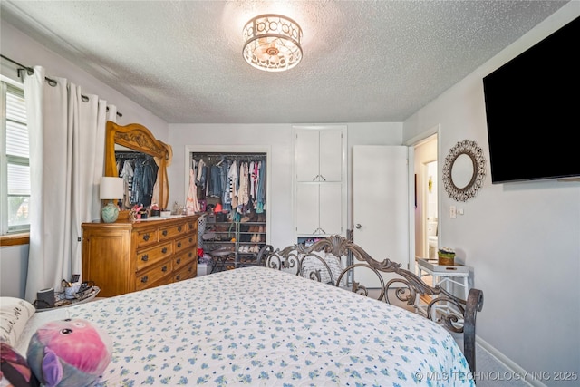 4647 S 30th W Ave, Tulsa, OK 74107 - bedroom featuring a textured ceiling, a closet, and carpet floors