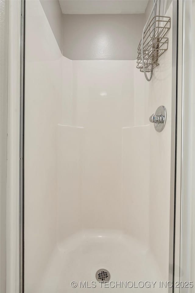 9005 N 154th E Ct, Owasso, OK 74055 - bathroom featuring a stall shower