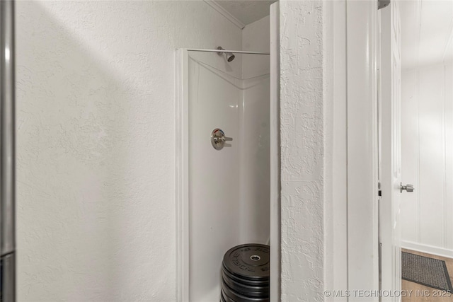 1640 E 41st St, Tulsa, OK 74105 - bathroom view of a shower and a textured wall