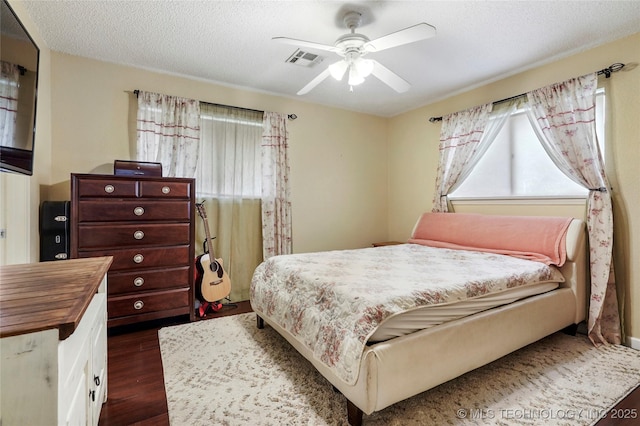 1508 Melissa Cir, Sapulpa, OK 74066 - bedroom featuring dark wood-style floors, a ceiling fan, and a textured ceiling