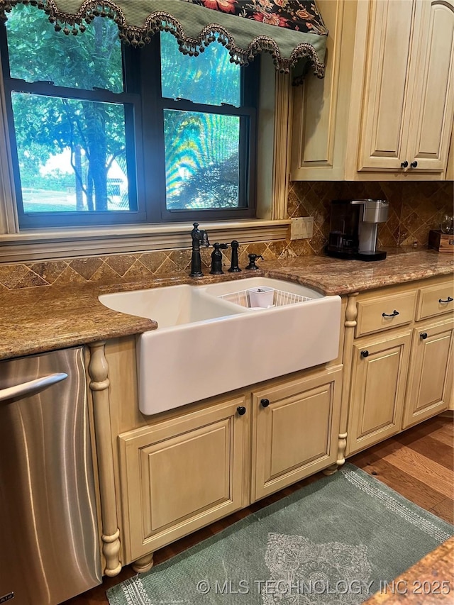910 Summit Rdg, Mcalester, OK 74501 - kitchen with tasteful backsplash, dishwasher, and wood finished floors