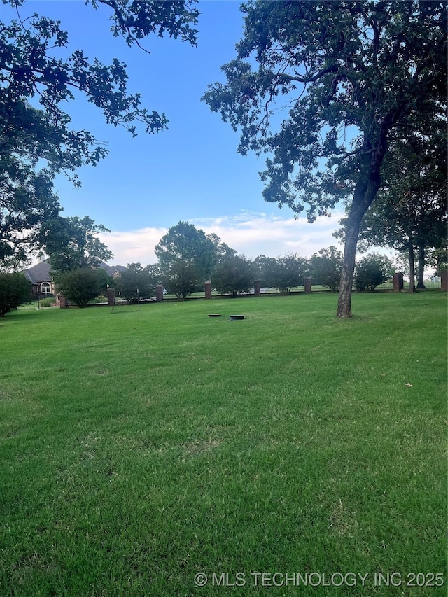 910 Summit Rdg, Mcalester, OK 74501 - view of green lawn