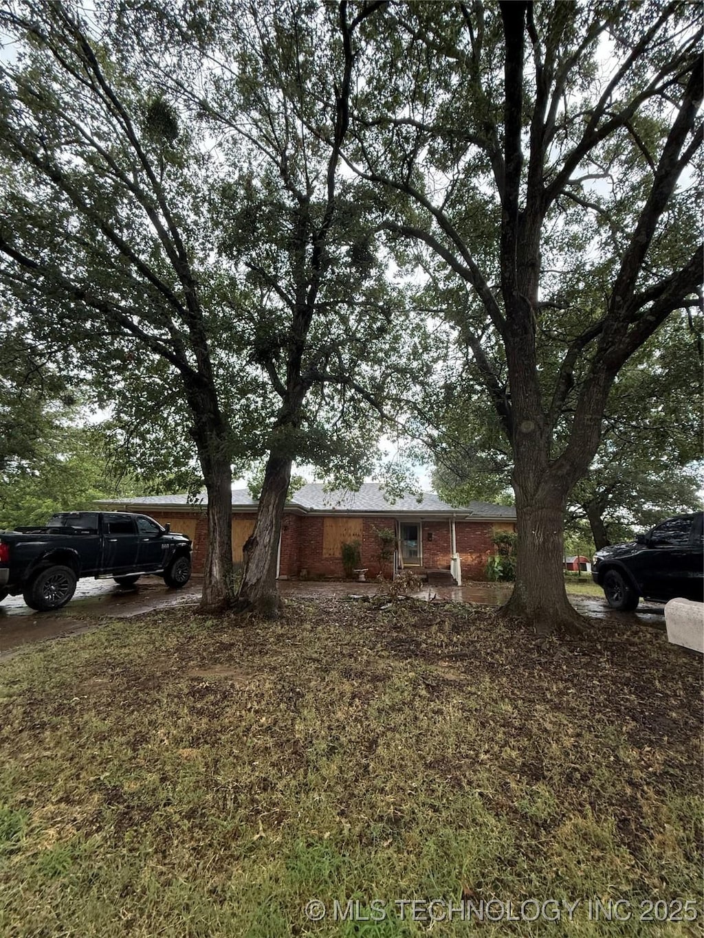 1518 N Washington St, Ardmore, OK 73401 - ranch-style house with brick siding
