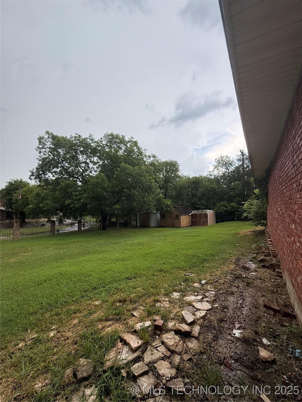 1518 N Washington St, Ardmore, OK 73401 - view of yard