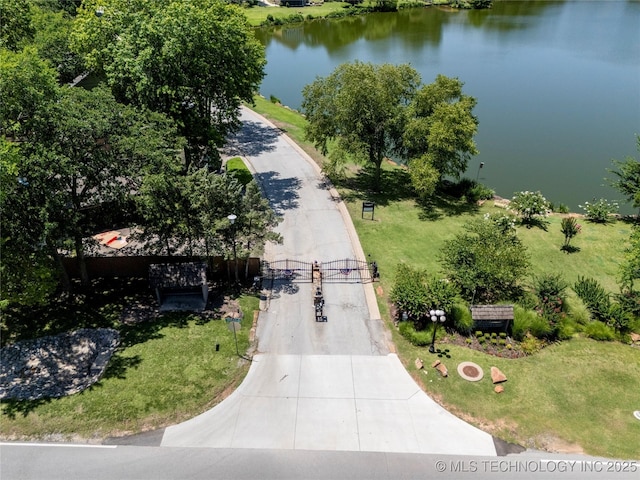 9622 S Maplewood Ave, Tulsa, OK 74137 - drone / aerial view of a large body of water