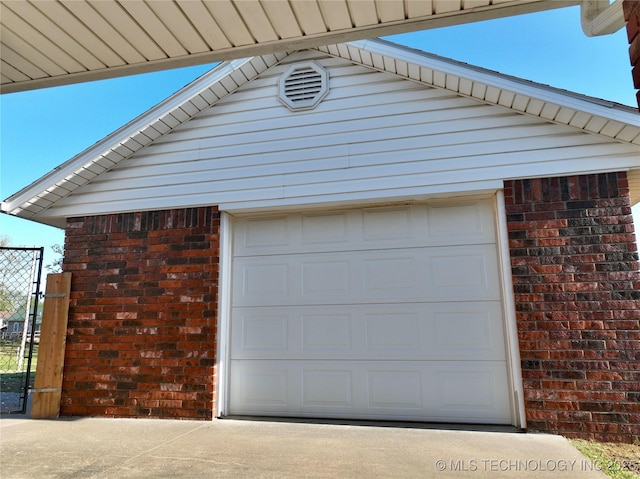 215 Belt St, Eufaula, OK 74432 - garage with driveway