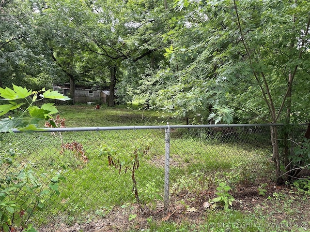 4950 E 41st St N, Tulsa, OK 74115 - view of yard