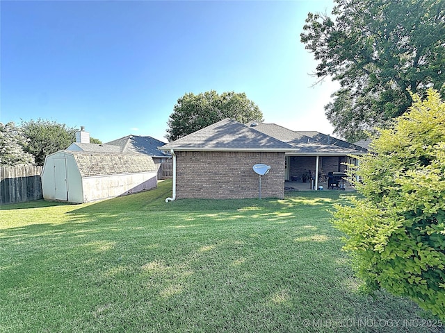 1530 Persimmon, Ardmore, OK 73401 - view of yard with a storage unit