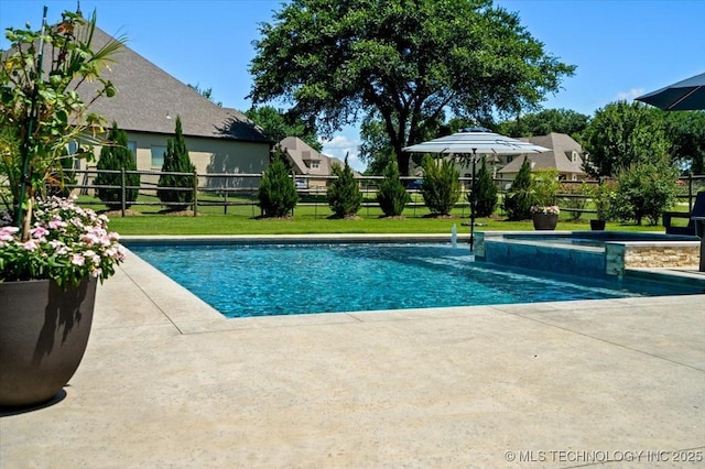 6797 Hummingbird Ct, Owasso, OK 74055 - view of pool featuring a pool with connected hot tub and a patio area