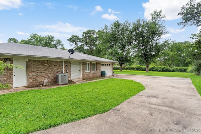 11420 S Mingo Rd, Bixby, OK 74008 - view of front of property featuring driveway, a front yard, a garage, and brick siding