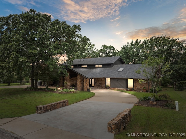 12526 S 12th St, Jenks, OK 74037 - mid-century inspired home featuring curved driveway, stone siding, a front lawn, and a shingled roof