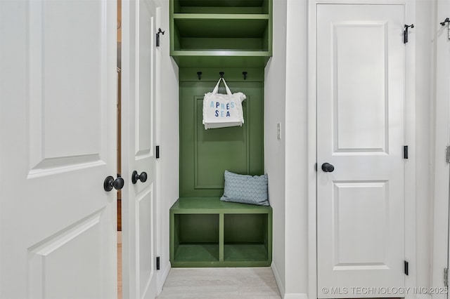 10 E 31st Pl, Sand Springs, OK 74063 - mudroom featuring baseboards