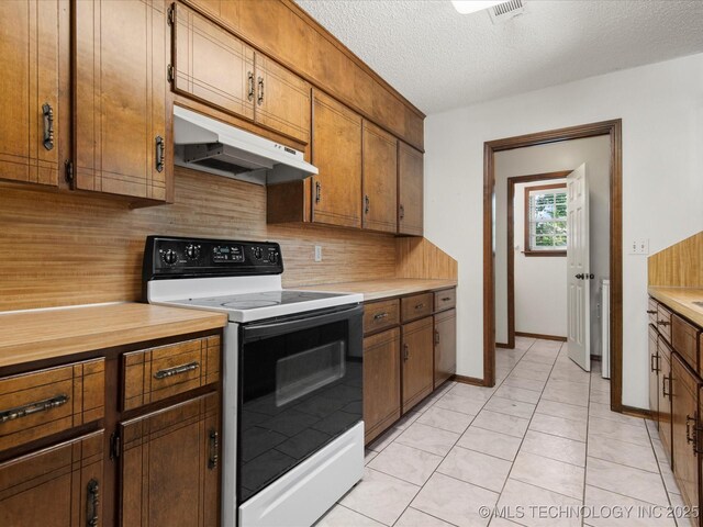 317 NE Autumn Ct, Bartlesville, OK 74006 - kitchen featuring white electric range, under cabinet range hood, backsplash, light countertops, and a textured ceiling