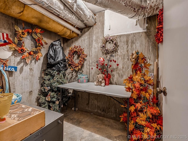 1201 Dogwood Ct, Bartlesville, OK 74006 - bathroom featuring concrete flooring