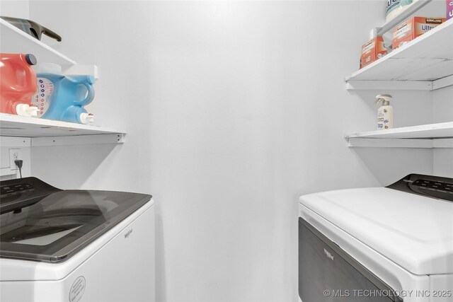 8745 S 261st E Ave, Broken Arrow, OK 74014 - laundry room featuring washing machine and clothes dryer