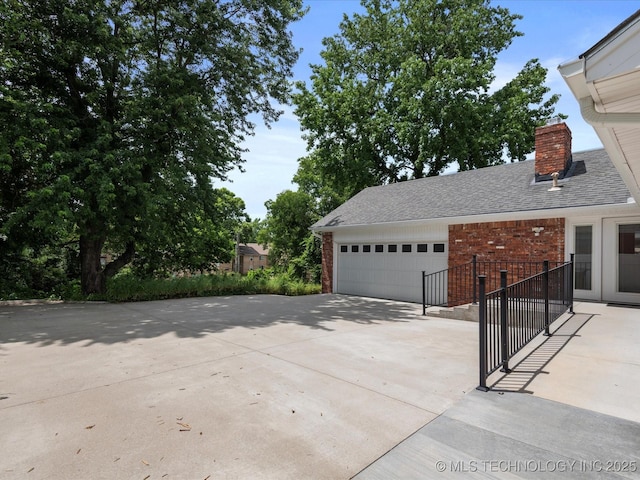 927 Macklyn Ln, Bartlesville, OK 74006 - garage with driveway
