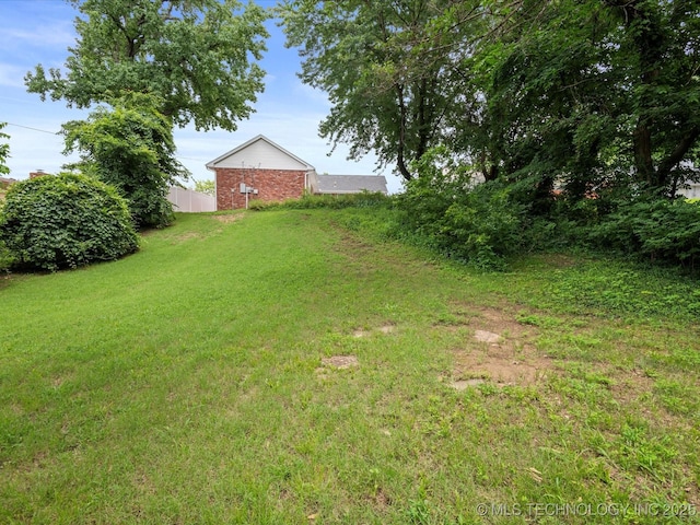 927 Macklyn Ln, Bartlesville, OK 74006 - view of yard