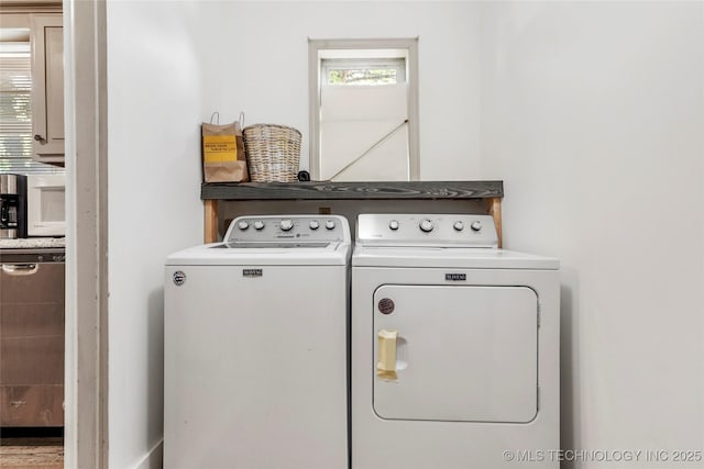2900 S Cedar Ct, Broken Arrow, OK 74012 - laundry area featuring separate washer and dryer