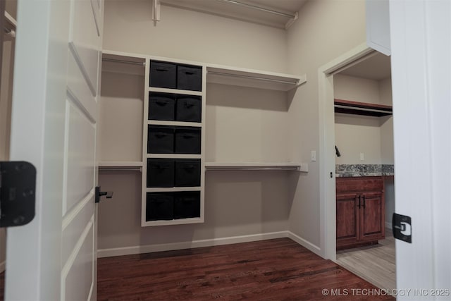 7141 E 138th Pl, Collinsville, OK 74021 - walk in closet featuring wood finished floors