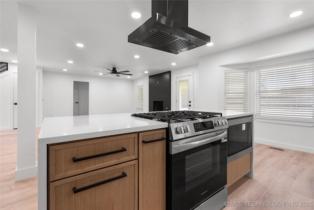 1400 W Jackson St, Broken Arrow, OK 74012 - kitchen featuring appliances with stainless steel finishes, range hood, light wood finished floors, recessed lighting, and a ceiling fan