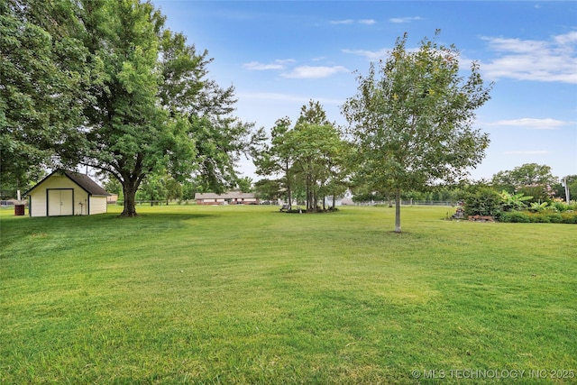 10672 E Canyon Oaks Ct, Claremore, OK 74017 - view of grassy yard featuring a storage shed