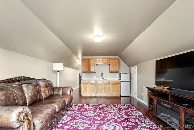 10672 E Canyon Oaks Ct, Claremore, OK 74017 - living room with dark wood finished floors, bar with sink, and vaulted ceiling