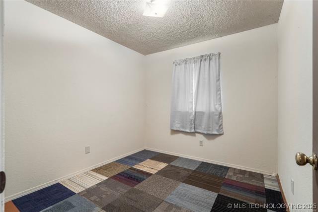 2608 Hickory Bluff Rd, Sapulpa, OK 74066 - carpeted spare room featuring a textured ceiling