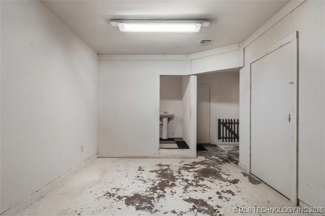 2608 Hickory Bluff Rd, Sapulpa, OK 74066 - unfurnished room with concrete flooring and a sink