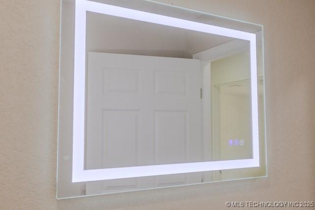 16547 County Road 1600, Ada, OK 74820 - detailed view of stucco siding