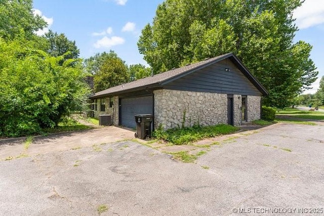 12725 S 168th E Ave, Broken Arrow, OK 74011 - garage with driveway