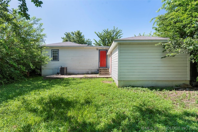 6711 E 10th St, Tulsa, OK 74112 - back of house featuring entry steps and a lawn
