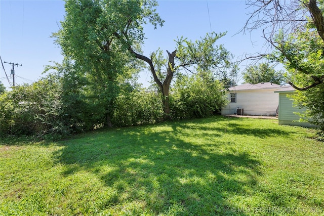 6711 E 10th St, Tulsa, OK 74112 - view of grassy yard