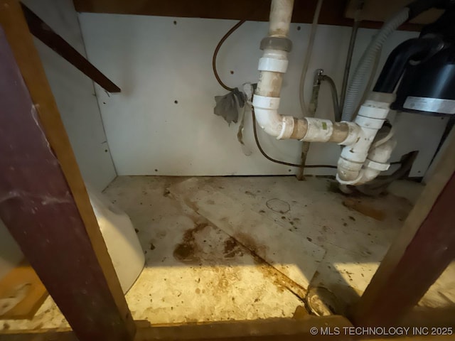 1225 S Quaker Ave, Tulsa, OK 74120 - detailed view of concrete flooring