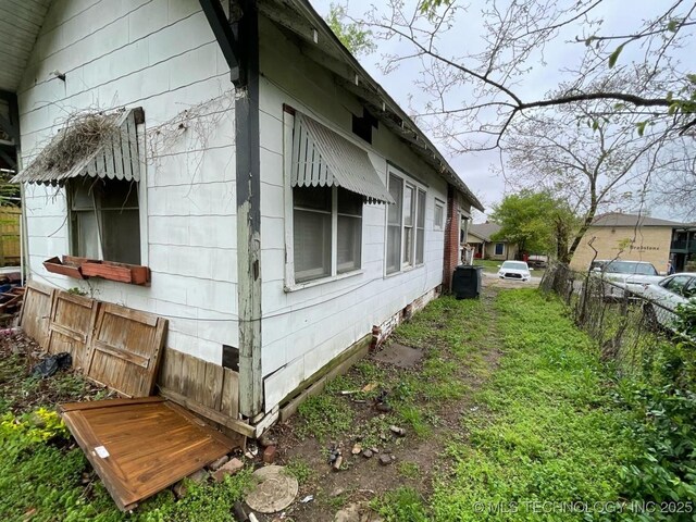 1225 S Quaker Ave, Tulsa, OK 74120 - view of side of home