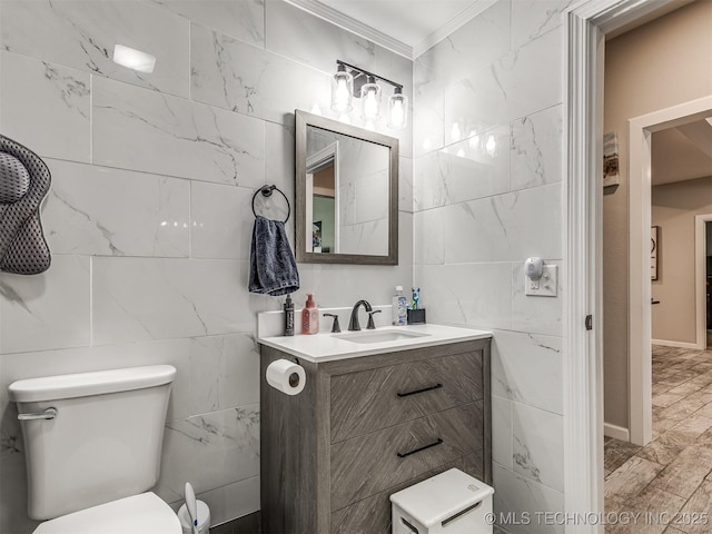 310 W Lee Ave, Sapulpa, OK 74066 - bathroom with tile walls, vanity, and crown molding