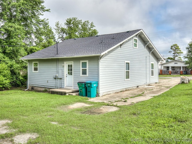 310 W Lee Ave, Sapulpa, OK 74066 - rear view of property featuring a lawn and roof with shingles