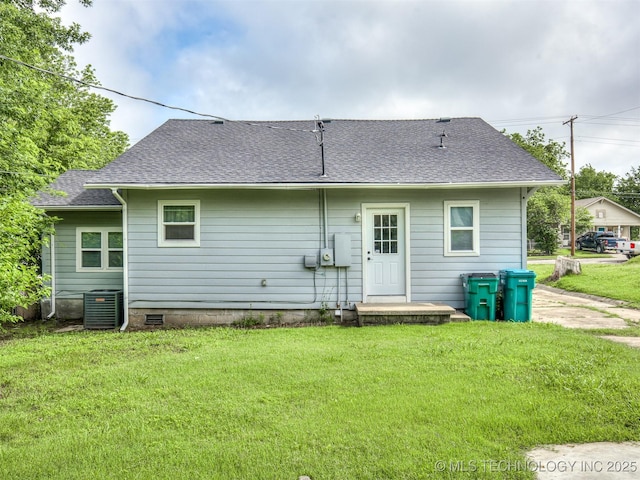 310 W Lee Ave, Sapulpa, OK 74066 - back of property featuring a lawn and a shingled roof