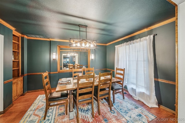 4704 W 88th St, Tulsa, OK 74132 - dining area featuring ornamental molding, wood finished floors, a textured ceiling, and built in shelves