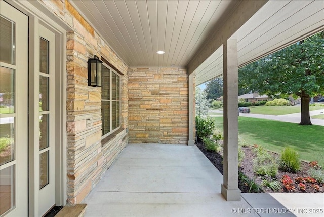 4155 S Birmingham Pl, Tulsa, OK 74105 - covered porch featuring a yard