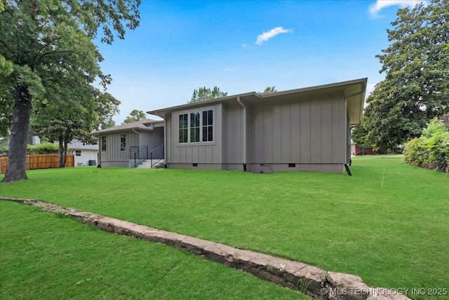 4155 S Birmingham Pl, Tulsa, OK 74105 - back of property with crawl space